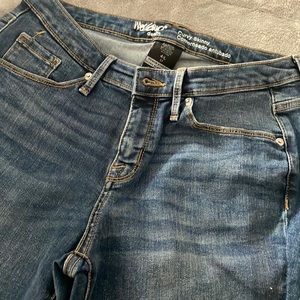 Mossimo Denim stretchy curvy skinny jean. Size 4/L or 27. Power stretch. #w61